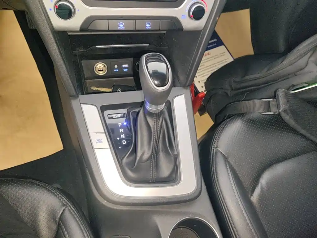Hyundai Elantra — миниатюра 14