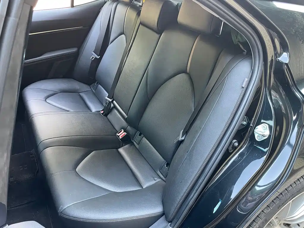 Toyota Camry — миниатюра 14