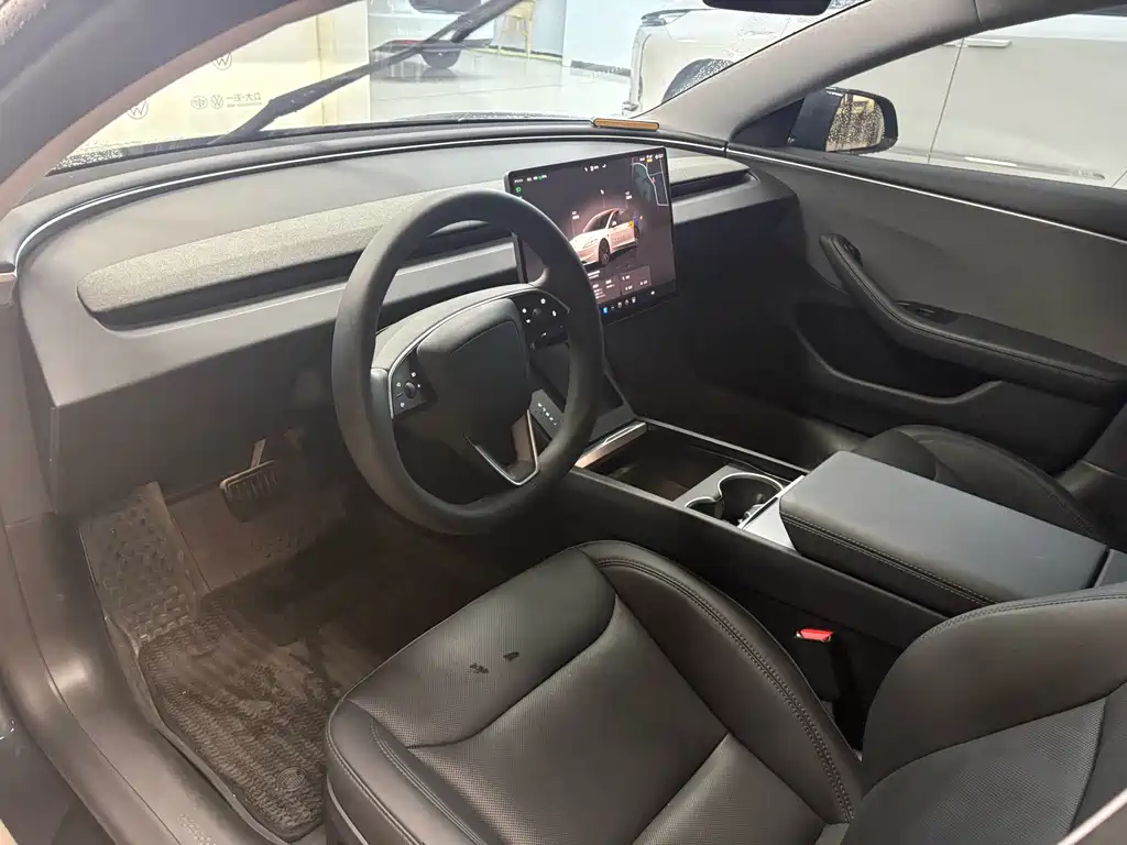 Tesla Model 3 — миниатюра 8