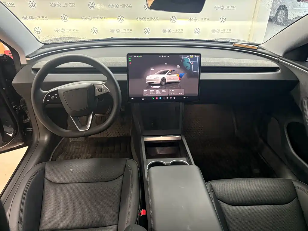 Tesla Model 3 — миниатюра 10