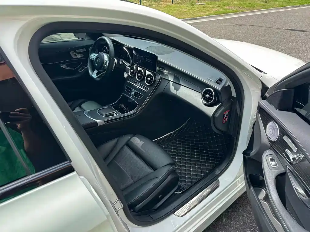 Mercedes-Benz C-Class — миниатюра 6