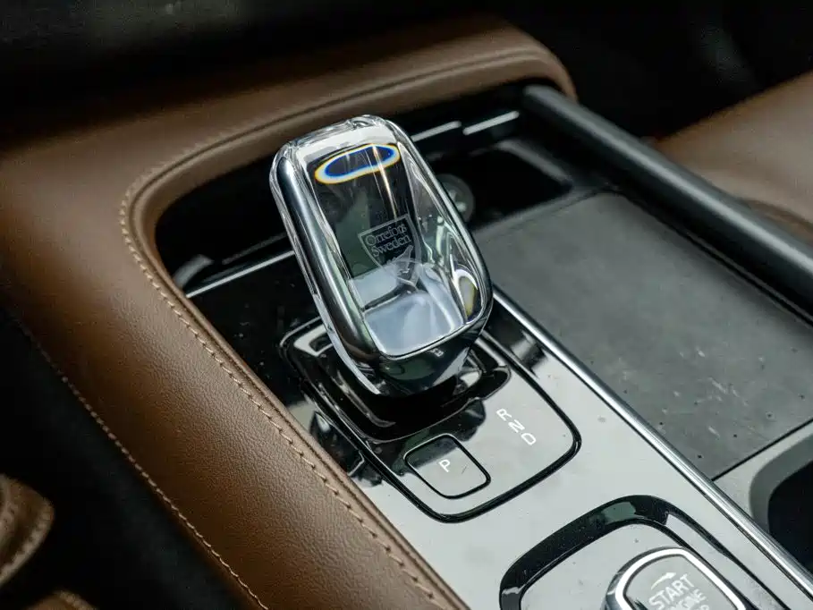 Volvo XC90 PHEV — миниатюра 16