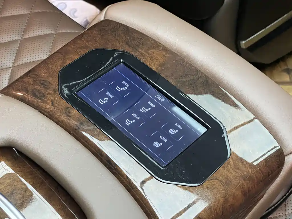 Mercedes-Benz V-Class — миниатюра 16