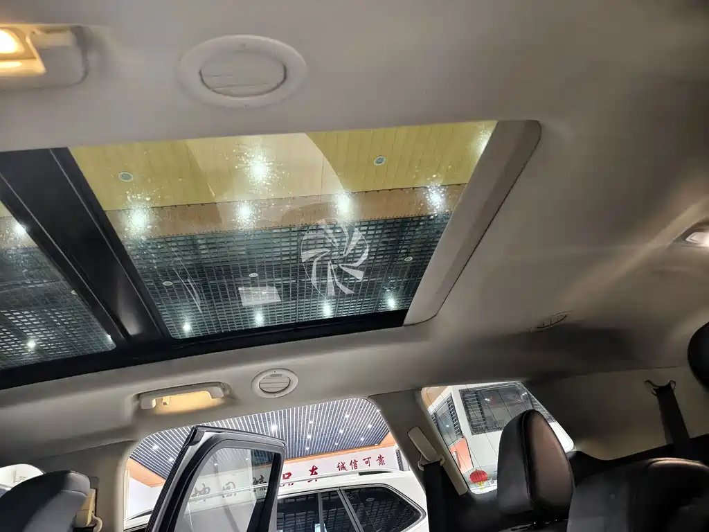 Ford Edge — миниатюра 12