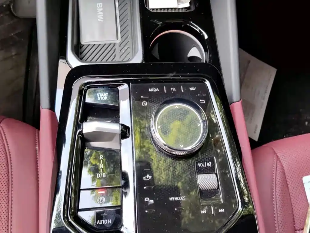 BMW i5 — миниатюра 7