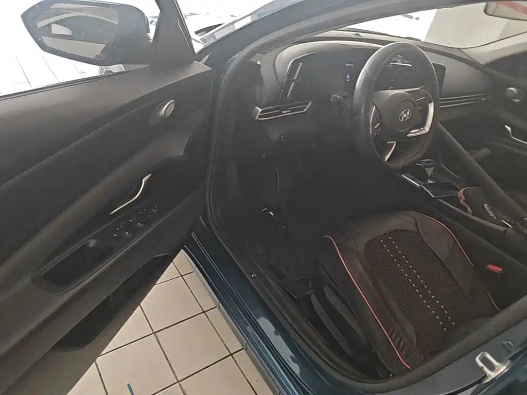 Hyundai Elantra — миниатюра 16