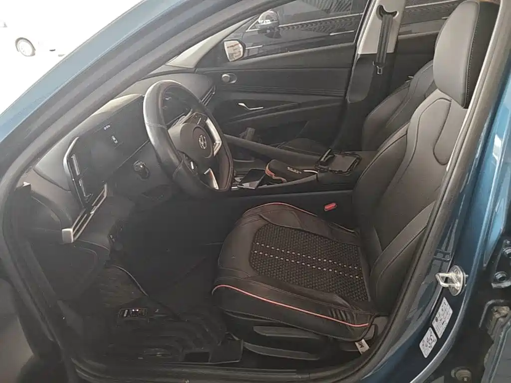 Hyundai Elantra — миниатюра 15