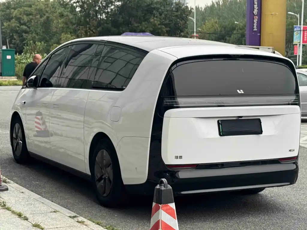 Li Auto Li MEGA — миниатюра 8