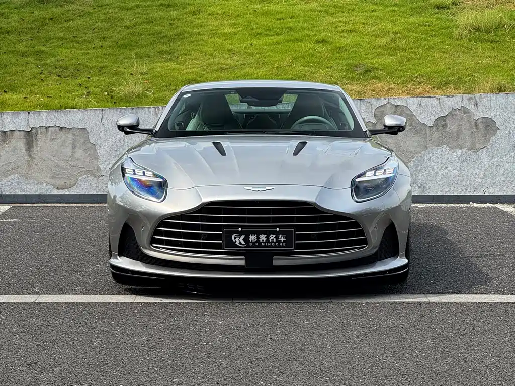 Aston Martin DB12 — миниатюра 2