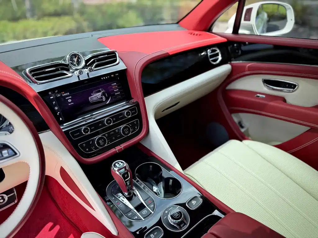 Bentley Bentayga — миниатюра 10