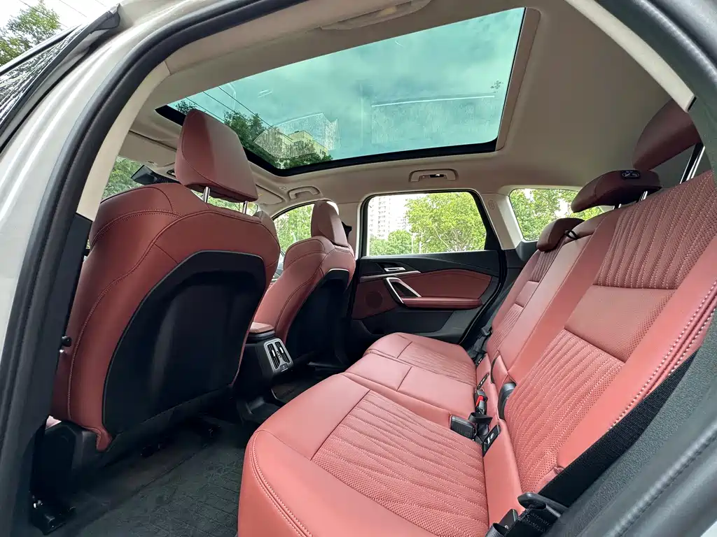 BMW iX1 — миниатюра 9