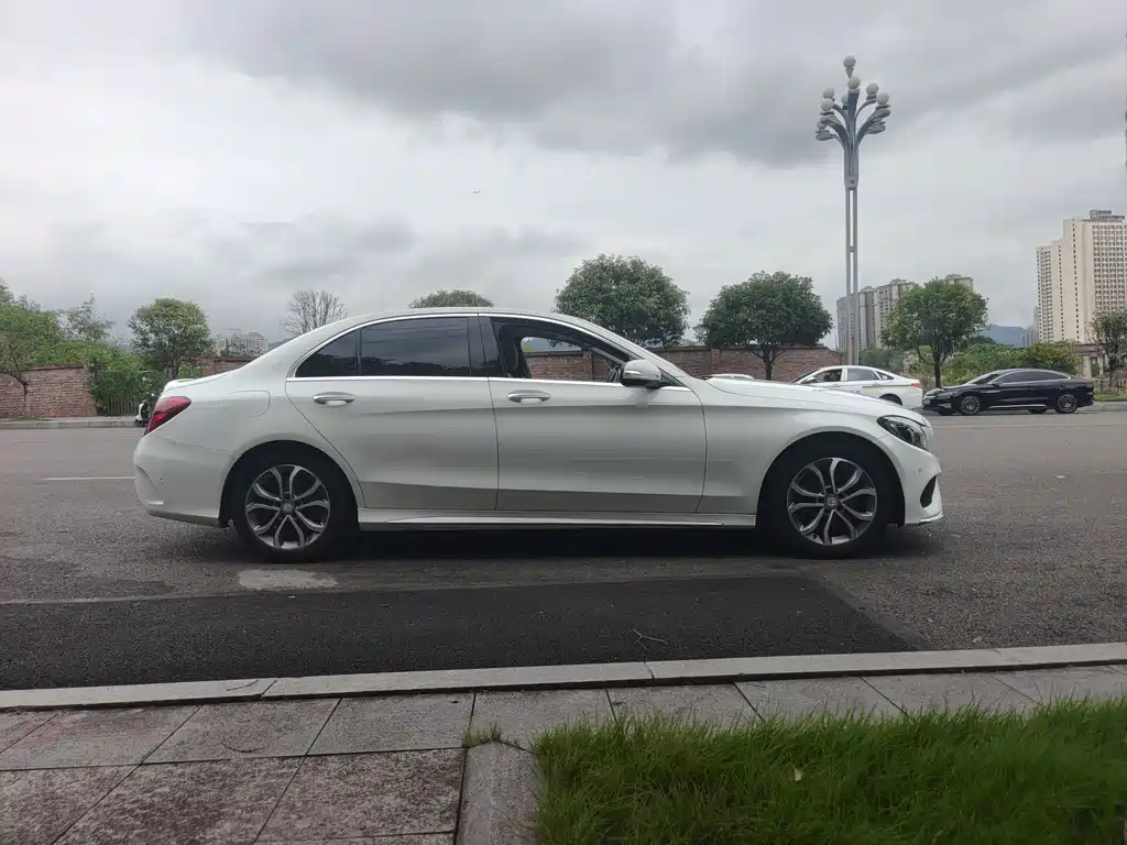 Mercedes-Benz C-Class — миниатюра 14
