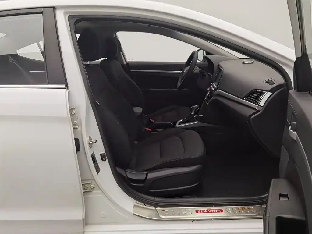 Hyundai Elantra — миниатюра 23