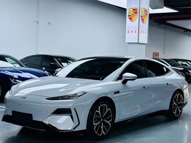2025 Geely Galaxy E8