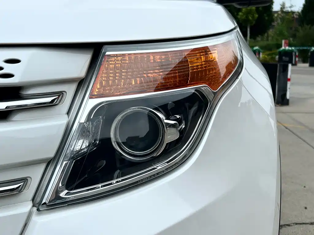 Ford Explorer (Import) — миниатюра 19