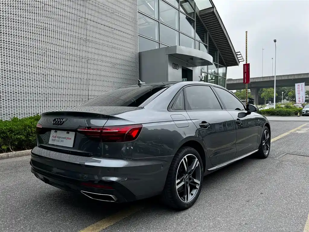 Audi A4L 2022 40 TFSI Luxury
