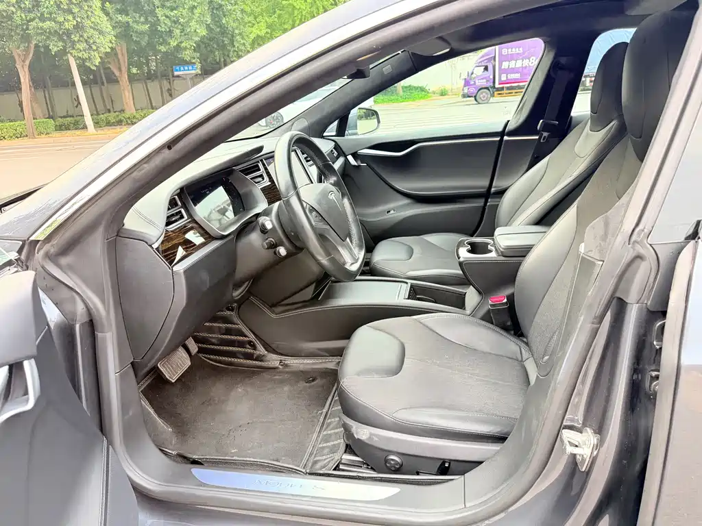 Tesla Model S — миниатюра 4