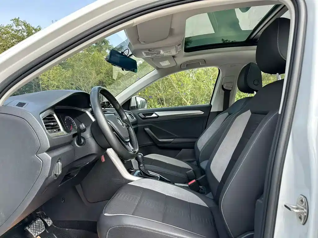 Volkswagen T-Roc — миниатюра 6
