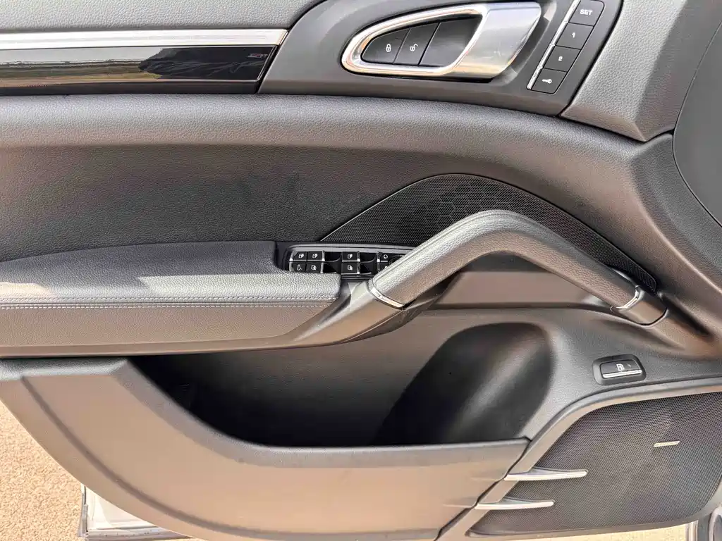 Porsche Cayenne Hybrid — миниатюра 22