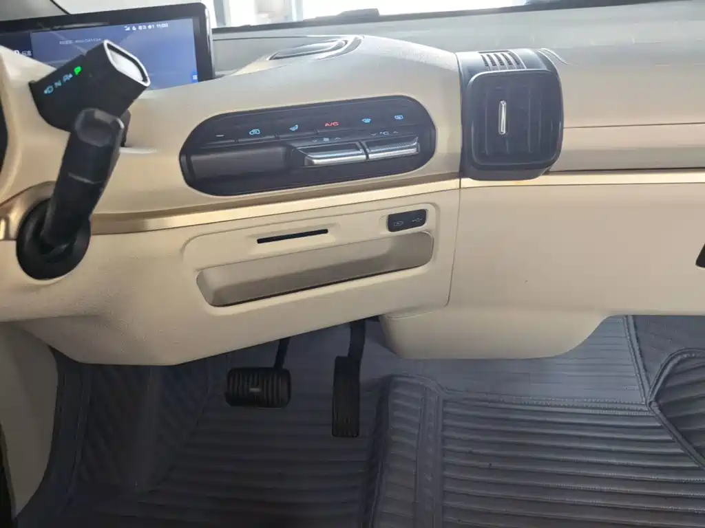 Baojun KiWi EV — миниатюра 13