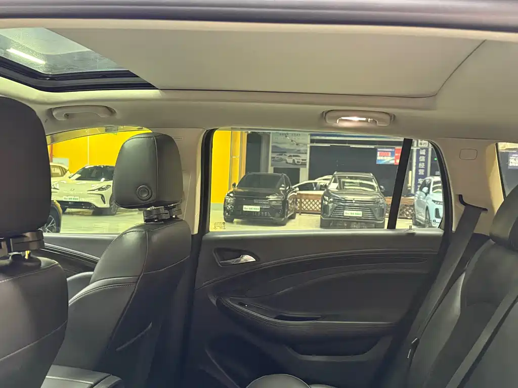 Buick Envision Plus — миниатюра 11