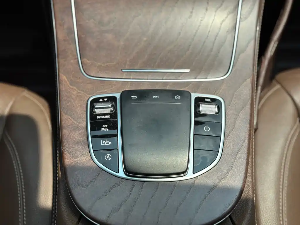 Mercedes-Benz E-Class — миниатюра 13