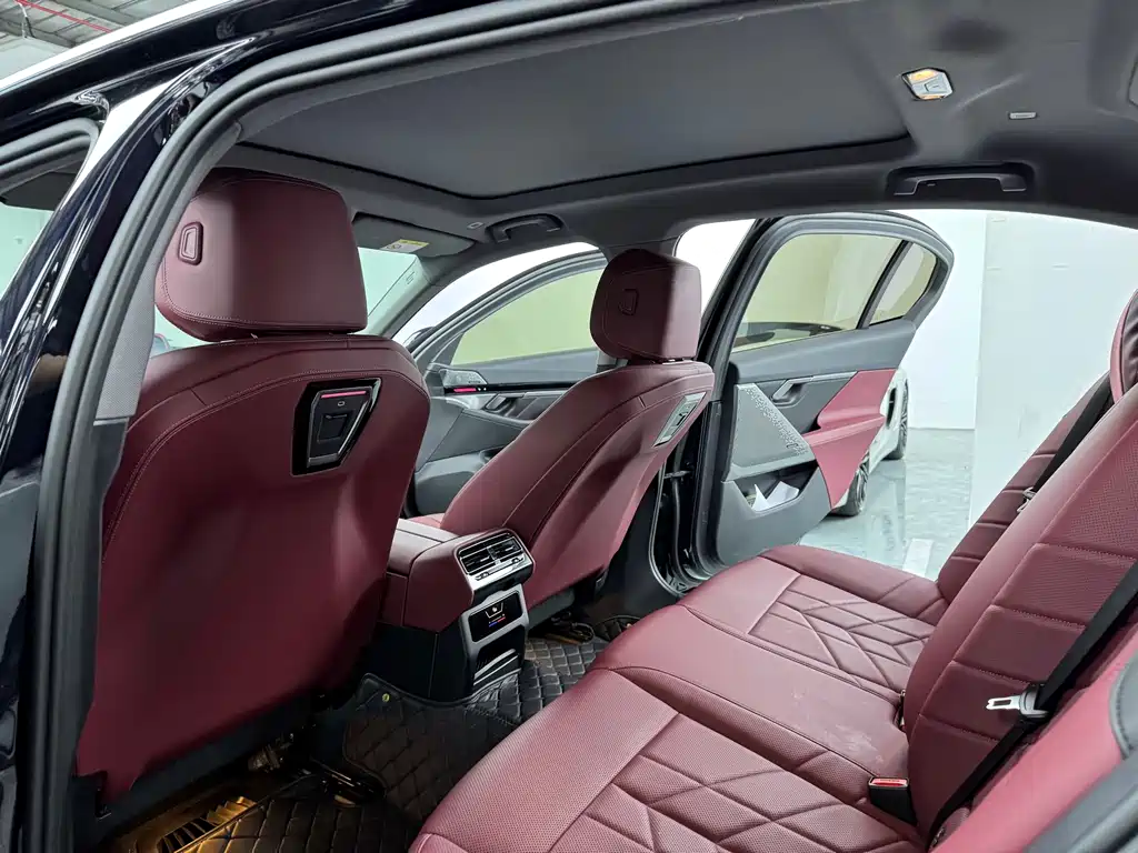 BMW 5 Series — миниатюра 9