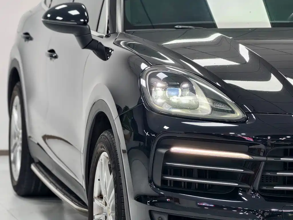 Porsche Cayenne — миниатюра 6