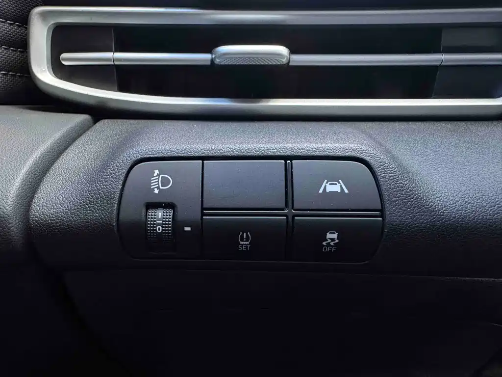 Hyundai Elantra — миниатюра 11