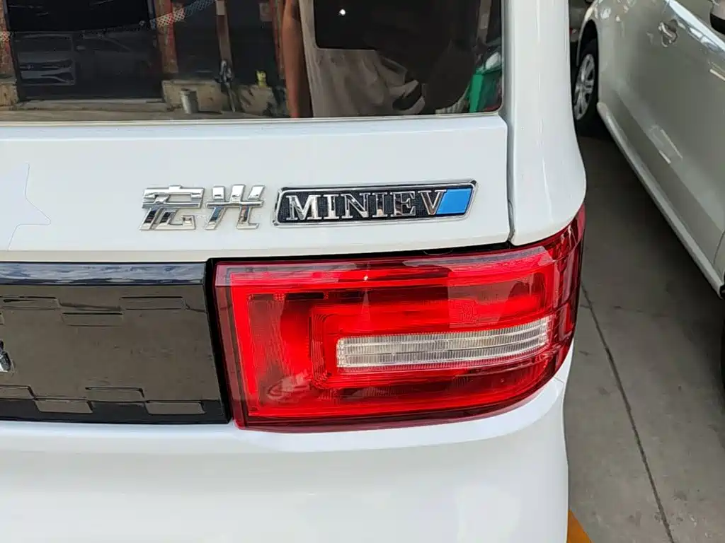 Wuling MINIEV — миниатюра 8
