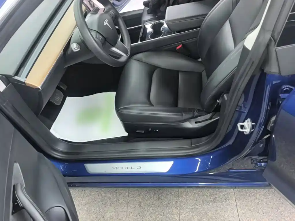 Tesla Model 3 — миниатюра 15