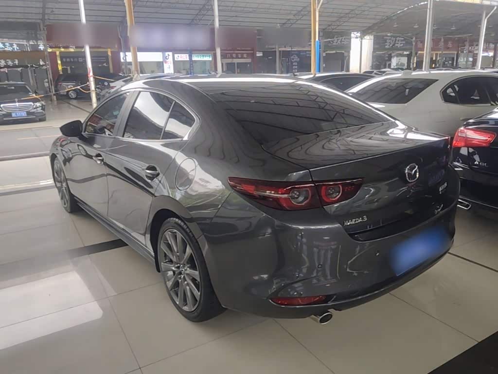Mazda Mazda3 Axela 2.0 л 2024 г. Серебристо-серый, пробег 48200 км