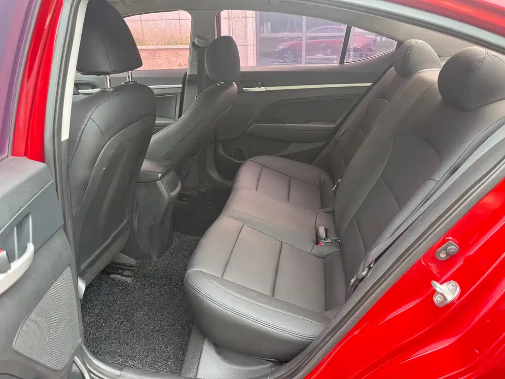 Hyundai Elantra — миниатюра 11