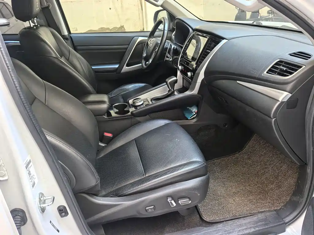 Mitsubishi Pajero Sport (Import) — миниатюра 8
