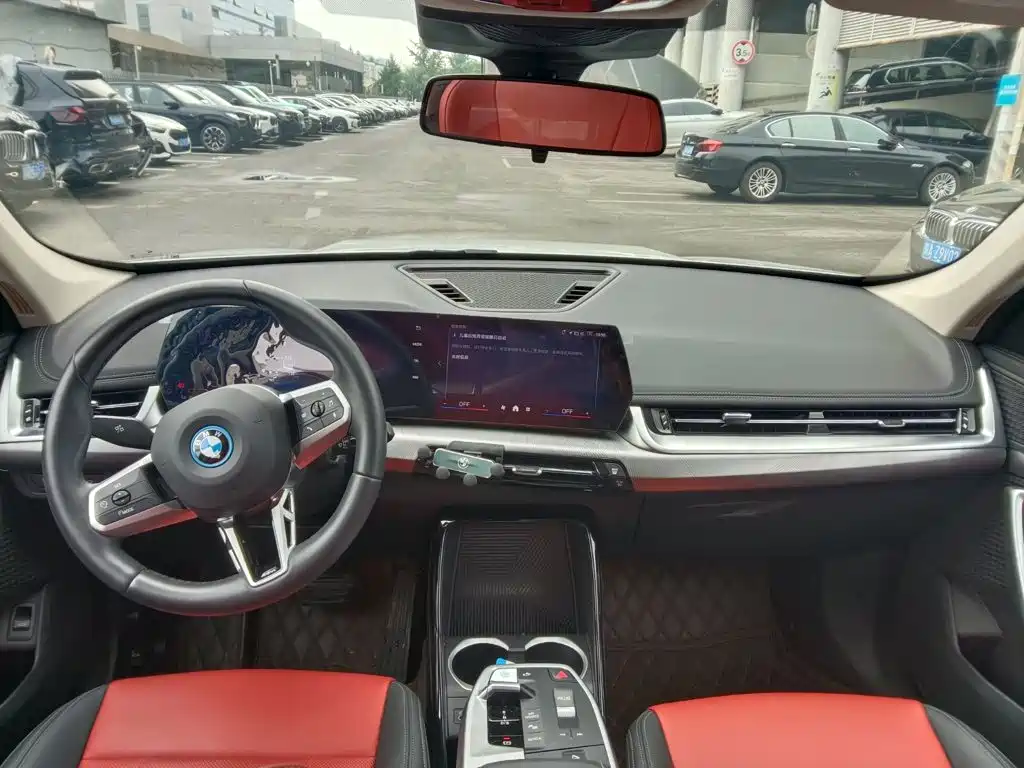 BMW iX1 — миниатюра 7