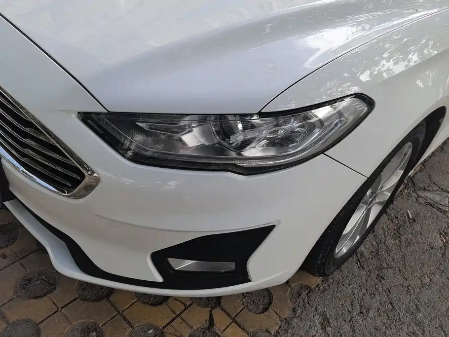 Ford Mondeo — миниатюра 5