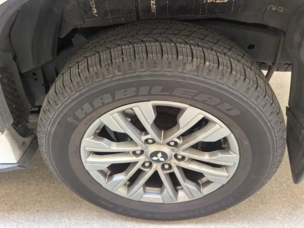 Mitsubishi Pajero Sport (Import) — миниатюра 13