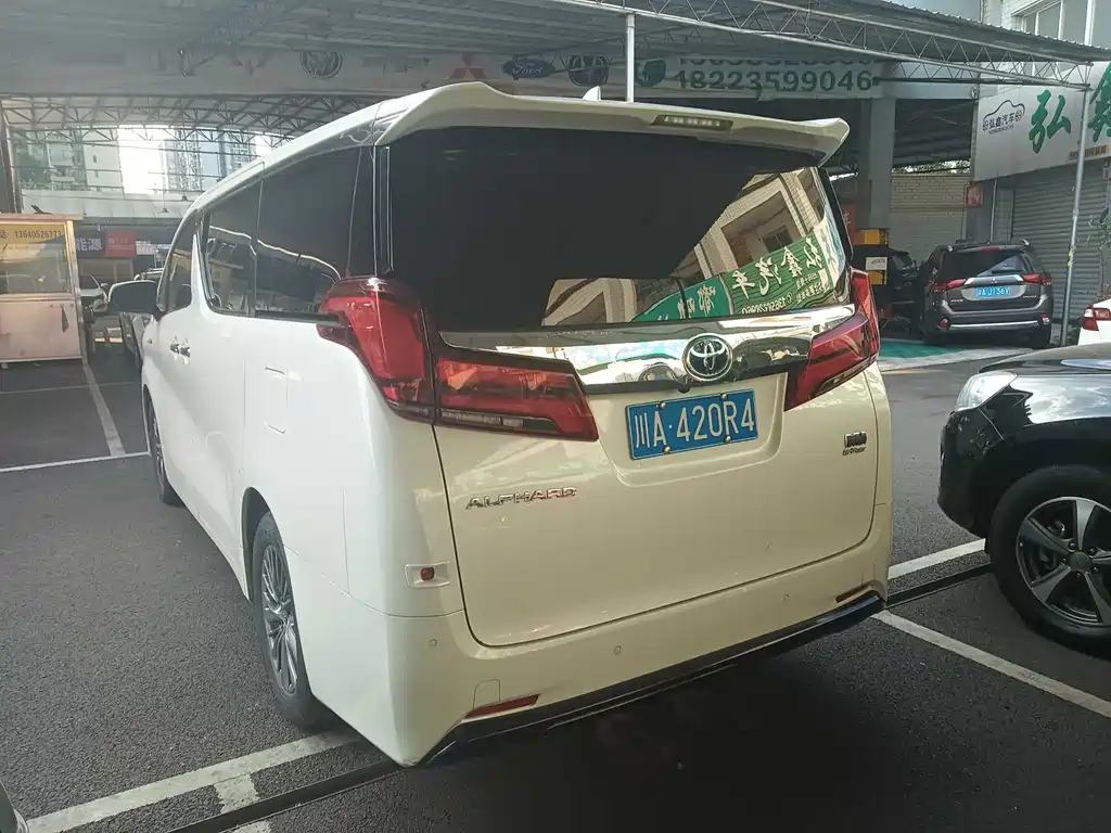 Toyota Alphard — миниатюра 4