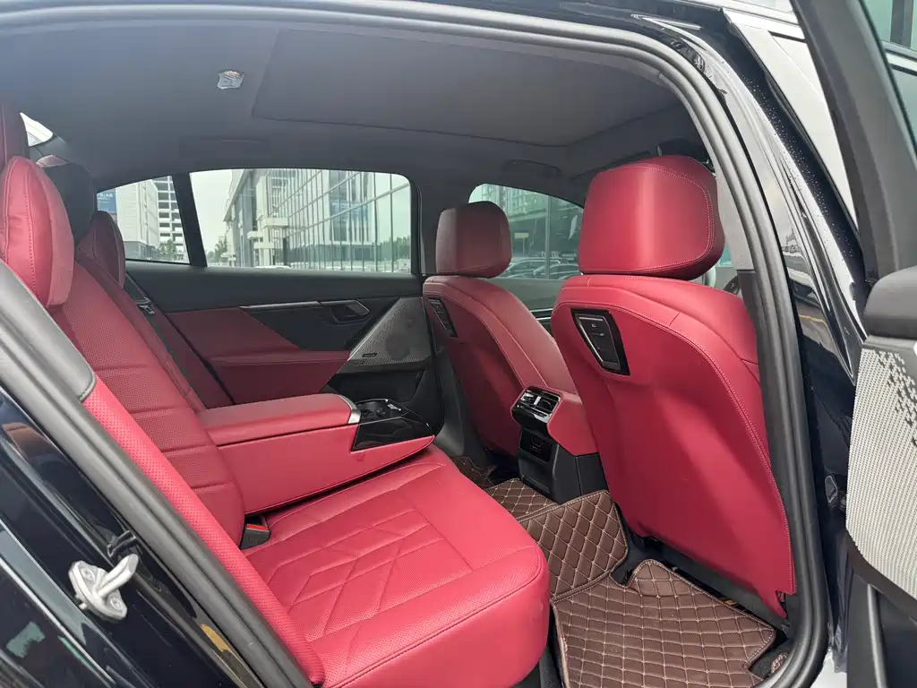 BMW 5 Series — миниатюра 18