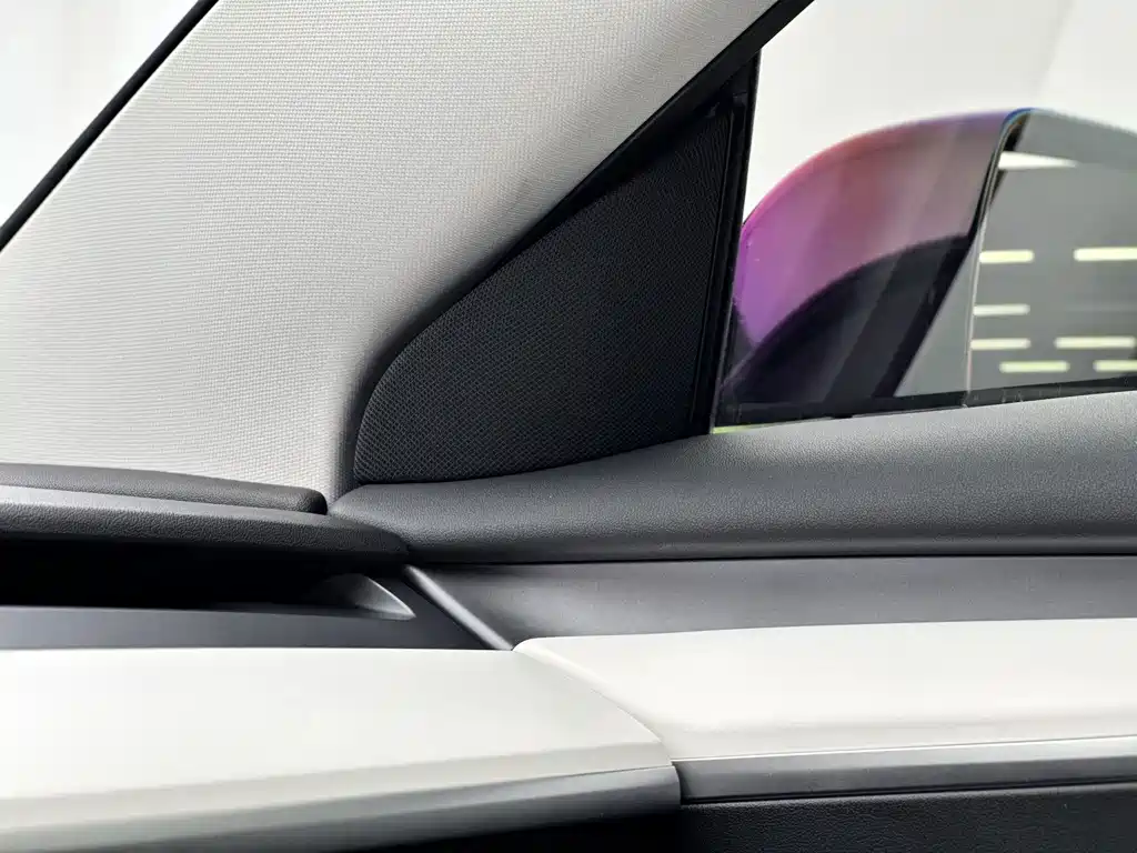 Tesla Model 3 — миниатюра 11