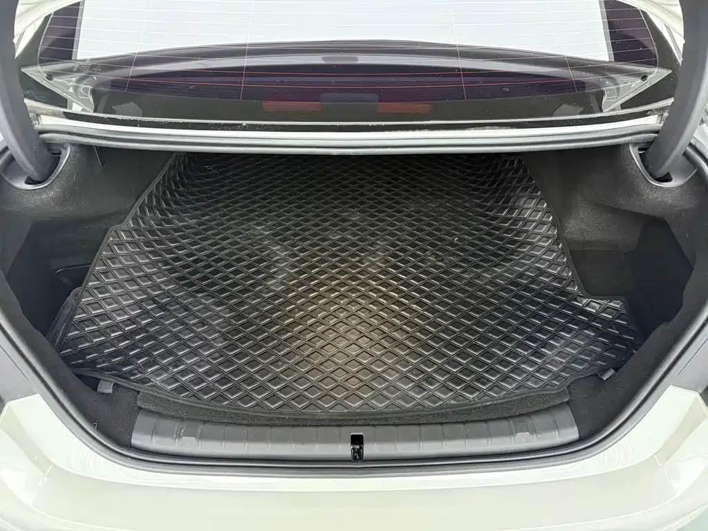 BMW 5 Series New Energy — миниатюра 29