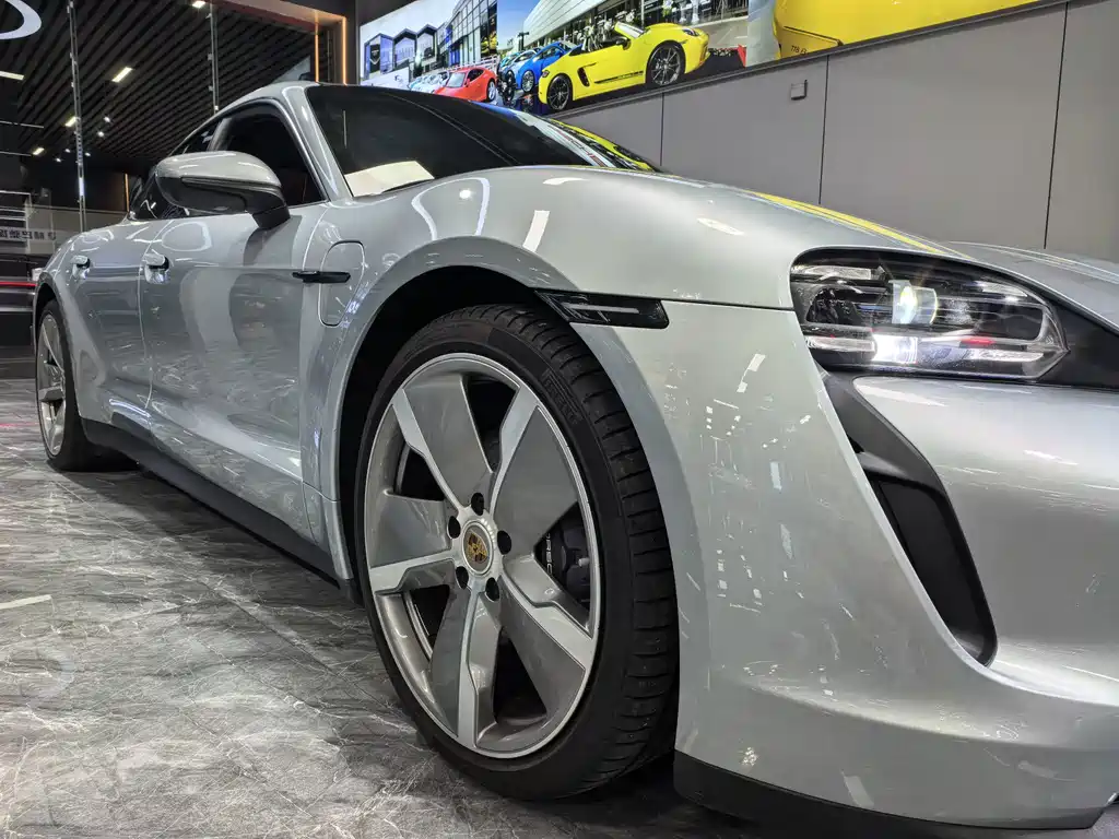 Porsche Taycan — миниатюра 8