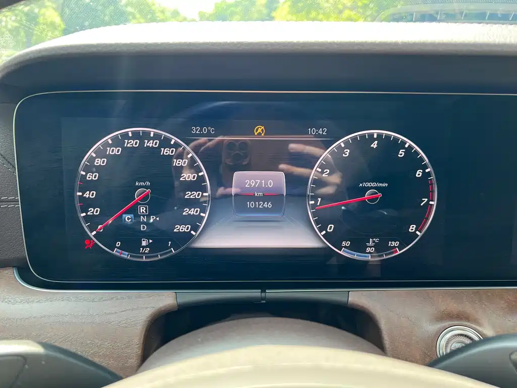 Mercedes-Benz E-Class — миниатюра 10