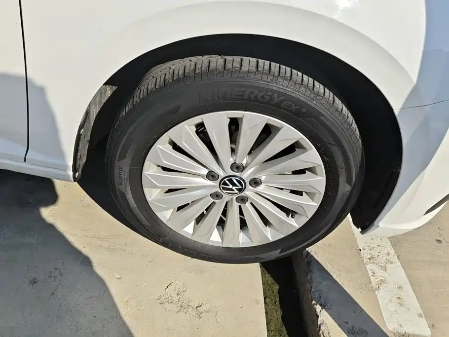 Volkswagen Lavida — миниатюра 6