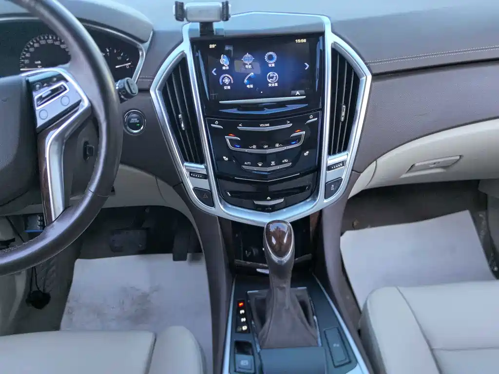Cadillac SRX — миниатюра 12