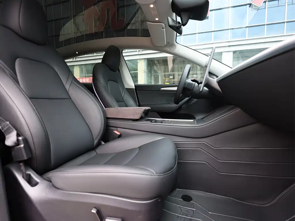 Tesla Model Y — миниатюра 11