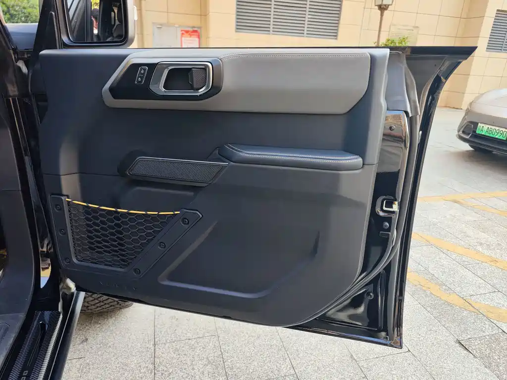 Ford Bronco — миниатюра 13