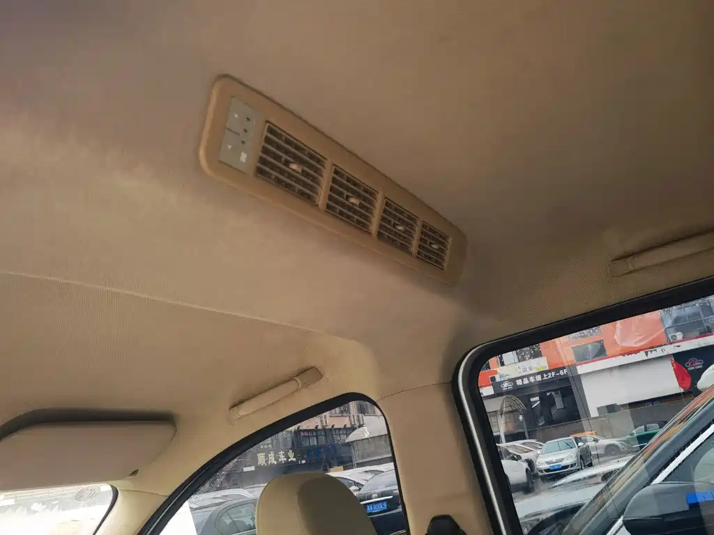 Wuling Rongguang V — миниатюра 5