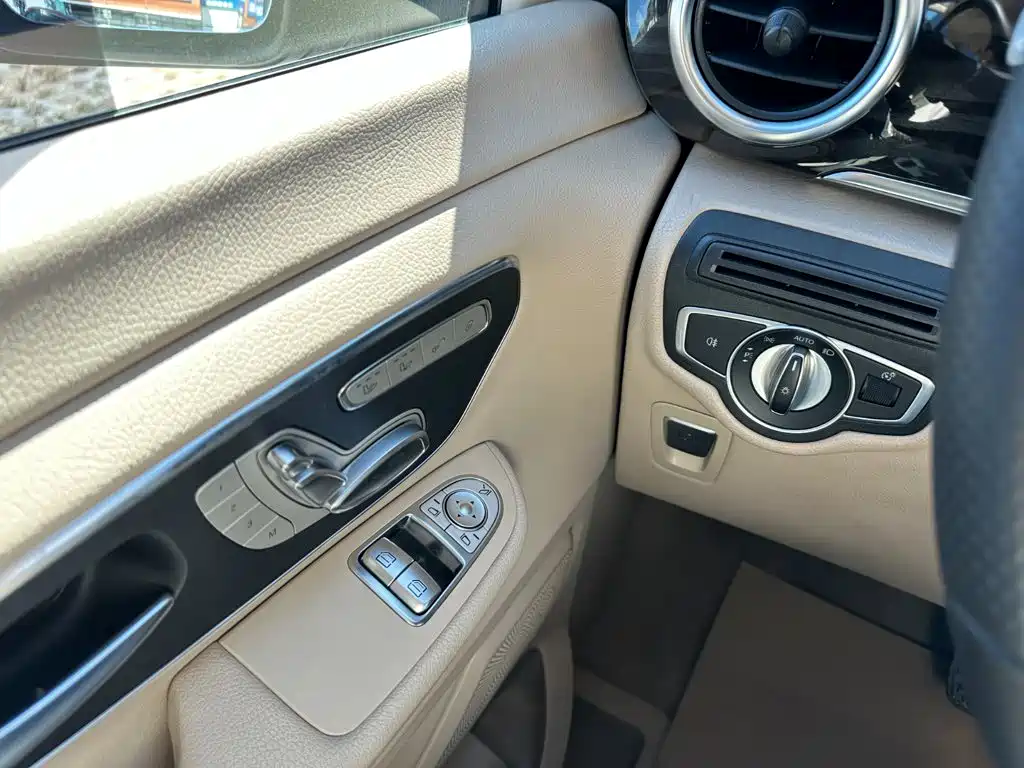 Mercedes-Benz V-Class — миниатюра 23