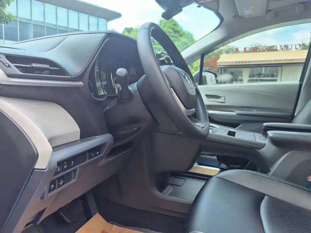 Toyota Sienna — миниатюра 10